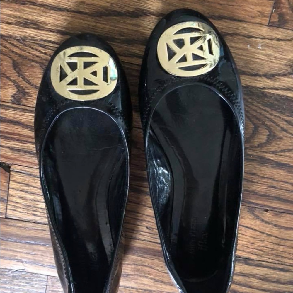 AK iflex black flats
